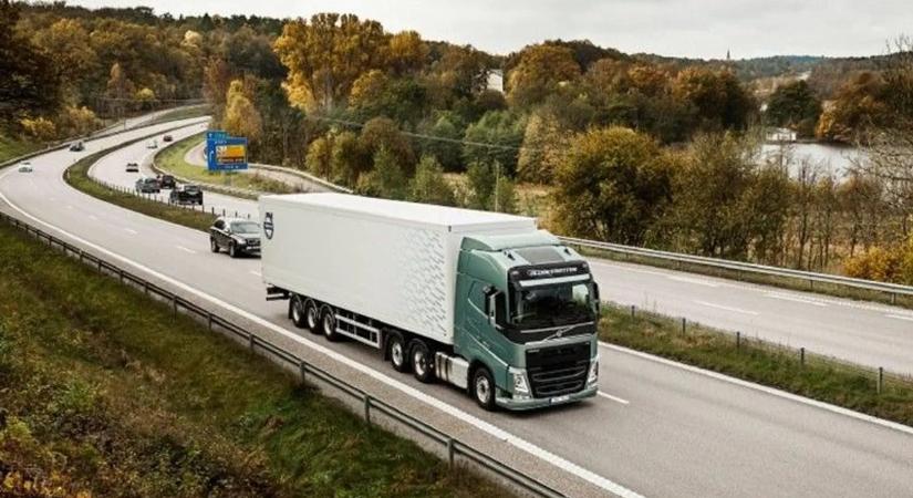 Lázár János: Véget ér a kamionterror, 300 település fellélegezhet