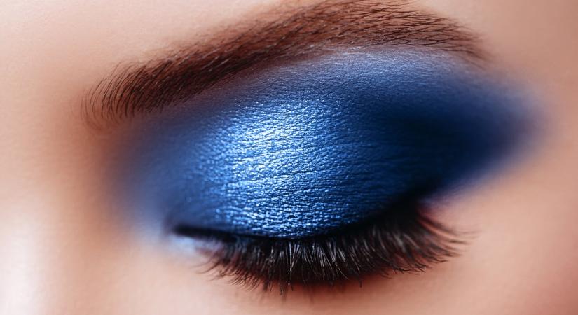 A sci-fi-től a szivárványszínű szemhéjig: 2026 a színes sminkek éve lesz