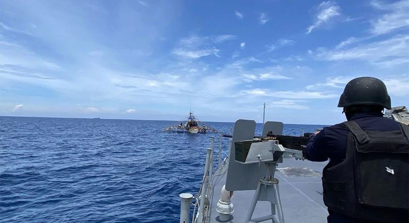 Trump nem viccelt: Amerika szétlőtte a világ legnagyobb olajhatalmának kikötőjét – már a szárazföldre sem lehet menekülni