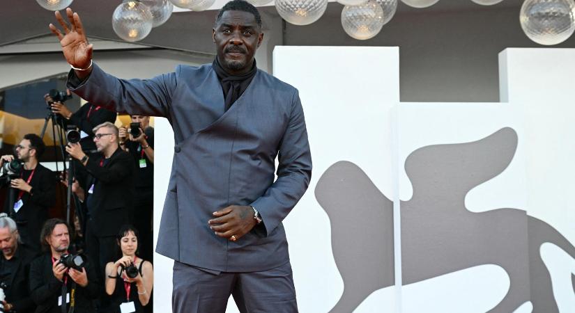 III. Károly lovagi címet adományozott Idris Elbának