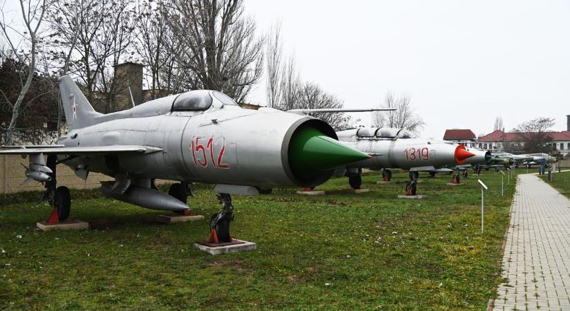 A magyar hadrendből hét vadászgép lezuhant, két pilóta odaveszett