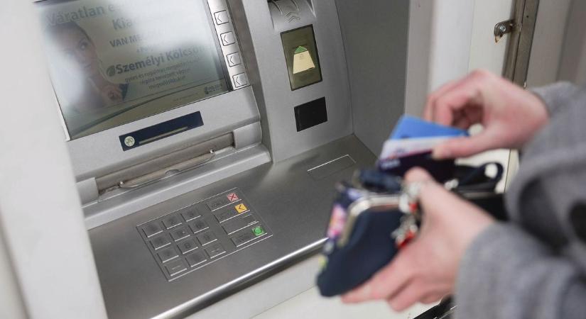 Újabb speciális, célzott csalási technika útján próbálják kicsalni a PIN-kódunkat a tolvajok