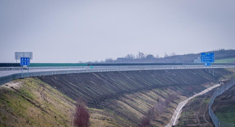 Lázár János: A Strabag átb*szott bennünket, de mi levertük rajtuk