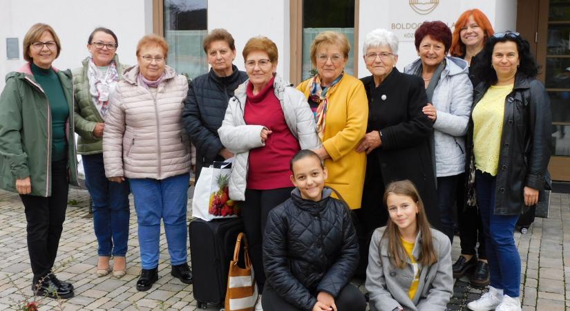 Tíz év a közösség szolgálatában – jubileumi évértékelő a naszvadi Mécsvirág Irodalmi Körrel