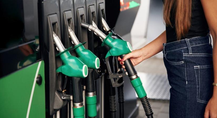 Ennyiért tankolhatunk az év végén a benzinkutakon
