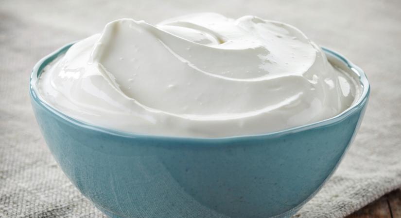 Változás lesz a magyar boltokban: ha sokszor veszel tejfölt, ezt tudnod kell