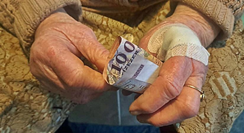 Kiszámolták, mennyi 14. havi nyugdíj járhat jövőre – erre kevesen számította