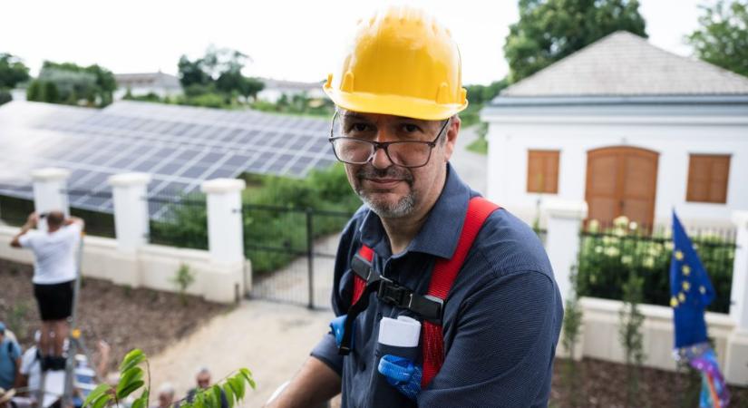 Hadházy egymillió forintos hatvanpusztai mosdókagylóról posztolt