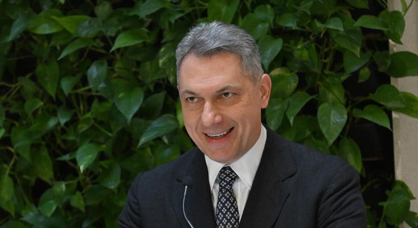 Lázár János még gyorsan odalegyintett egyet a kamionosoknak év vége előtt