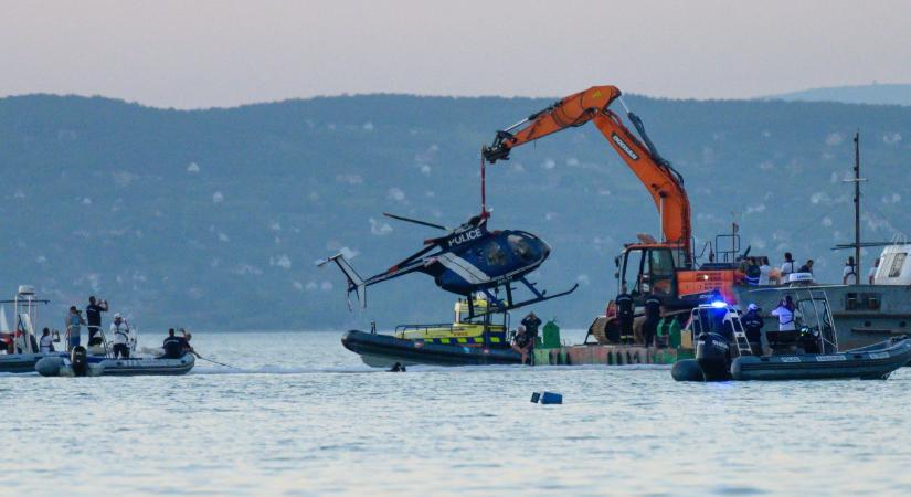 Még mindig rejtély, miért zuhant a rendőrségi helikopter a Balatonba – videó
