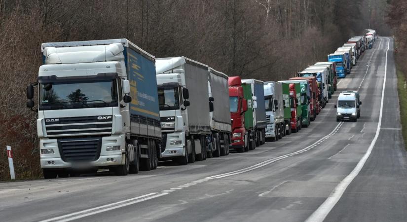300 településről tiltják ki a kamionokat. 262 kilométeren vezet be korlátozást Lázár János