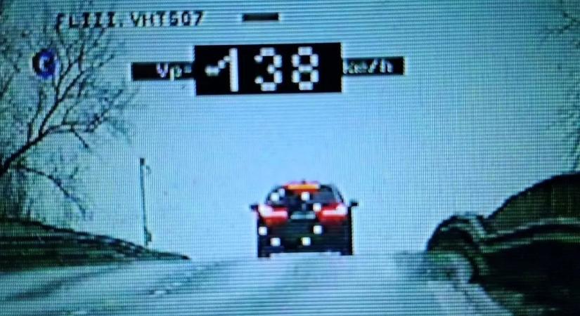 Karácsonykor sem lassított mindenki, durva gyorshajtásokat füleltek le!