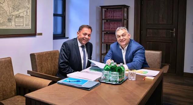 Pócs, a Jászság kókuszkirálya – avagy Orbánt barátjáról…