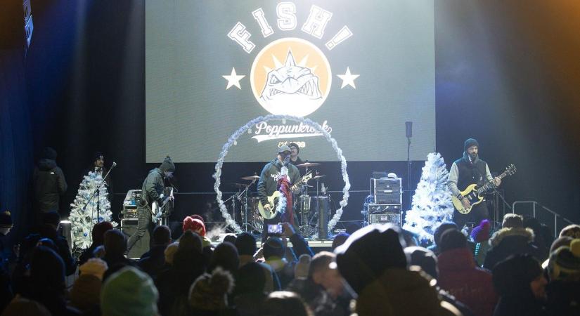 Erős rajt a szilveszteri ünnepléshez – így indult a háromnapos buli a Dobó téren fotók