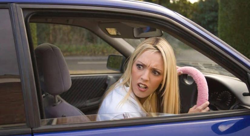 Minden sofőrnek kötelező tudni: Alapvető változás jön a KRESZ-ben 2026-ban (ezekre a szabályokra figyelj)