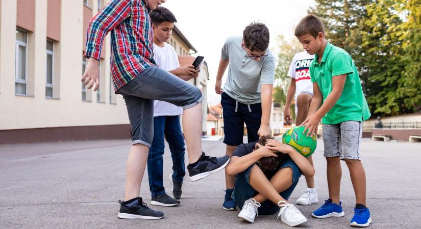 Botrány: a tanárnő húzta a rövidebbet az iskolai verekedésben