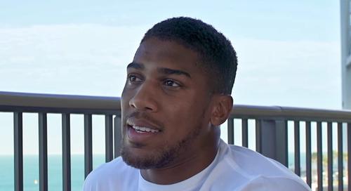 Súlyos autóbalesetben sérült meg a világbajnok bokszoló, két ember meghalt