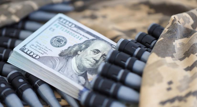 Újabb korrupciós botrány Ukrajnában: dollárkötegek a toborzóhivatal vezetőjénél