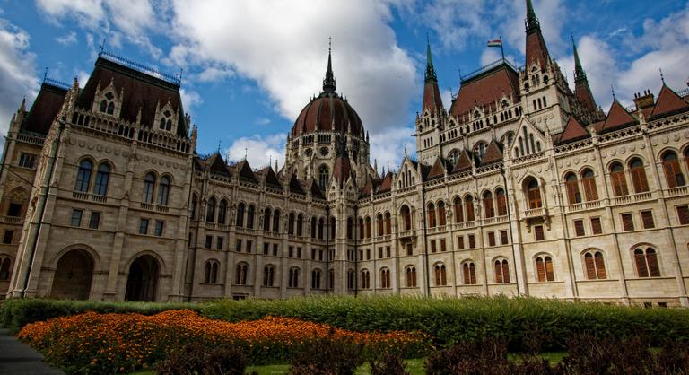 Füstbe borult a Parlament, elszakadt a cérna a képviselőknél idén