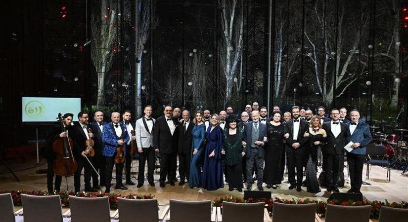 Zene, történetek, humor és újrakezdés – ünnepi műsorok szilveszterkor és az új év első napjaiban a közmédia rádiócsatornáin