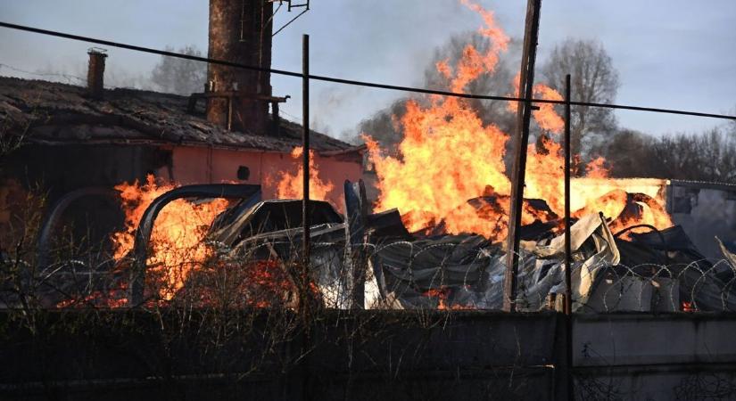 A házra is átterjedt a tűz a kigyulladt kukáról