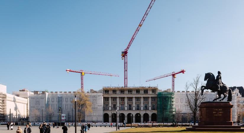 Több mint egy évvel elhúzódhat az Agrárminisztérium Kossuth téri épülete és az Igazságügyi Palota felújítása