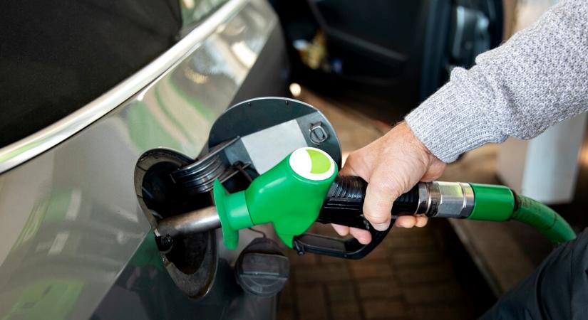 Tankoljon vagy várjon? Megérkezett a döntés az év utolsó benzinárairol – ennyiért töltjük a szilveszteri buli előtt