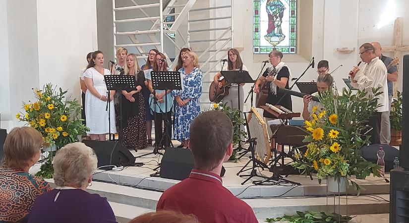 Tegyük szebbé az új évet Camerata Budapest, Hajnalvándor és Korpás Éva Trió koncertekkel!