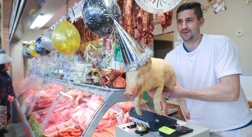 Ajándékozás és mustáros fánk – így mulatnak a népek szilveszterkor és újévkor