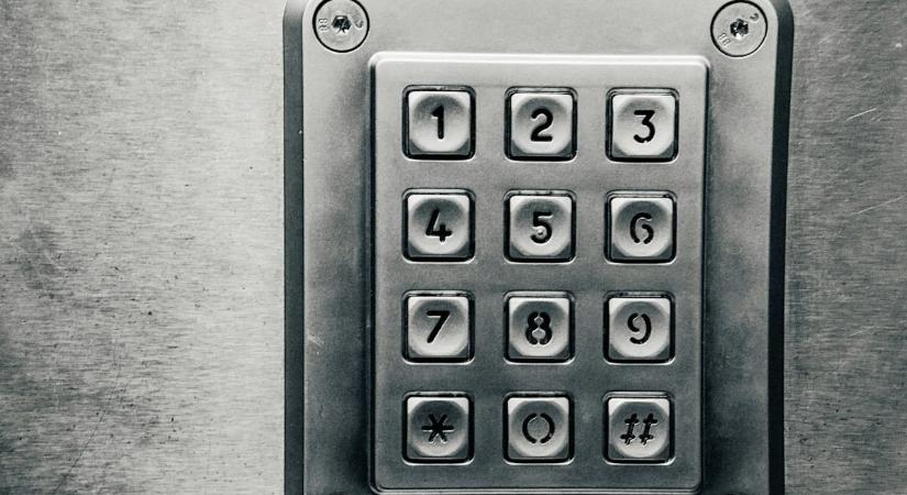 Új ATM-trükk terjed: hőkamera és AI segíthet „visszafejteni” a PIN-kódot