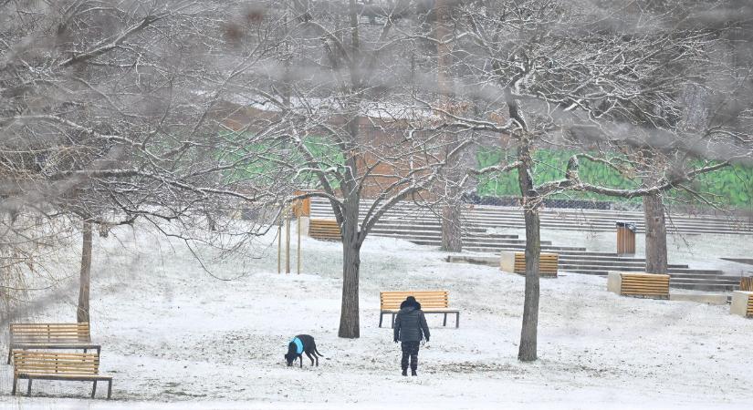 Fehérbe borult az ország, és az év utolsó napján is lehet még hóesés – képek, videók