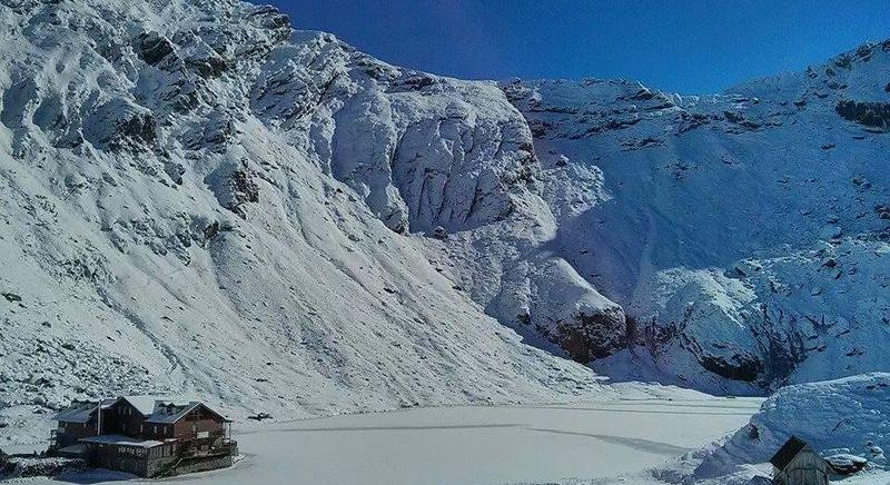 Újraindították a drótkötélpályás felvonót, ismét megközelíthető a Bilea-tó környéke