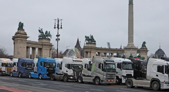 Lázár súlykorlátozást is bevezet a kamaionokra
