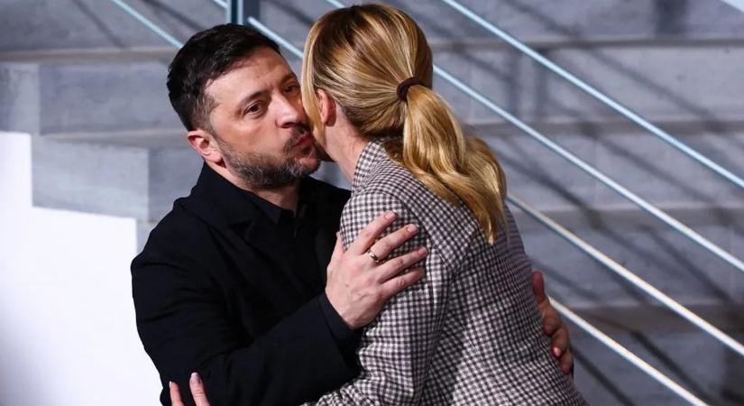 Olaszország is beállt a háborúpártiak mögé