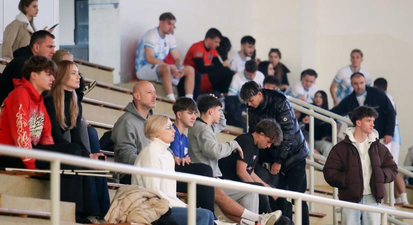 A Fradi sztárja lepte meg Mislenyben az ifjú tehetségeket