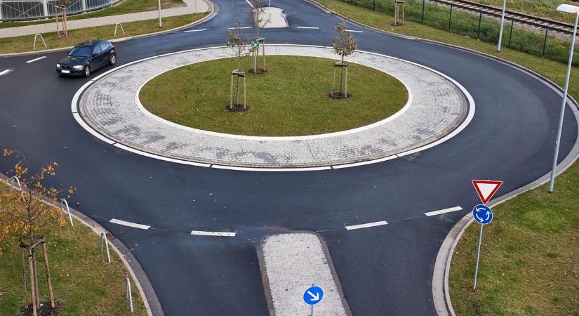 A tanulóvezető nem hitte el, hogy ez megtörtént: újabb hajmeresztő körforgalmi eset Vásárhelyen!