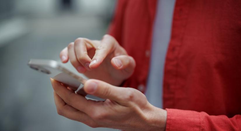 A nevével visszaélő adathalász csalásra hívta fel a figyelmet a NAV – töröld, ha ilyen üzenetet kaptál