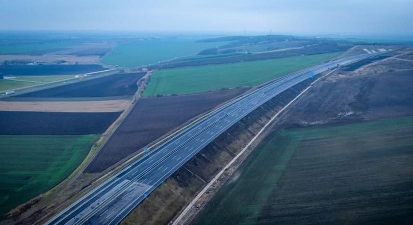 Újabb fordulat: még egy utolsó meglepetést okozott a magyaroknak az M30-as autópálya – mégsem akkor nyitották meg, mint mondták