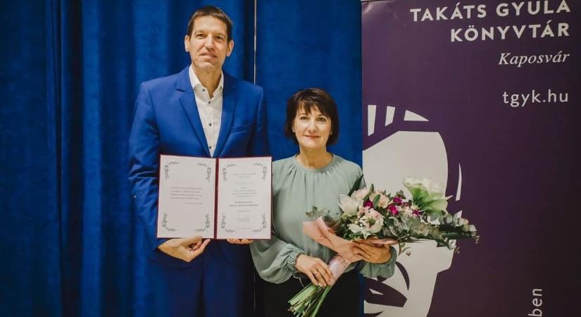 Megható pillanatok Kaposváron: Fonyódi szakember kapta az év egyik legrangosabb vármegyei elismerését