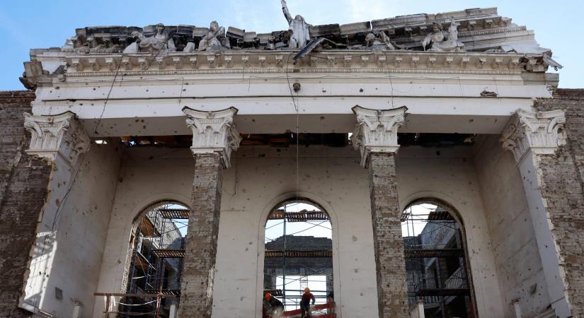 Pár éve még családokat öltek halomra az épületben, most puccos partin táncolnak a vendégek ugyanott