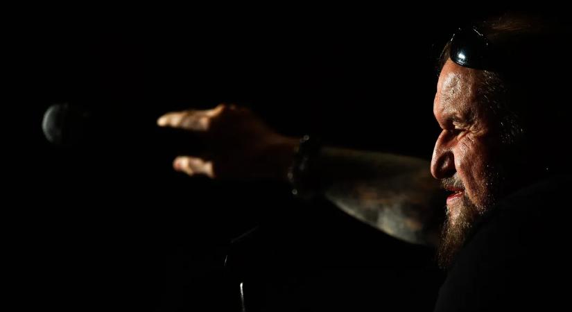 Teljesítette felesége utolsó kívánságát a 77 éves Deák Bill Gyula