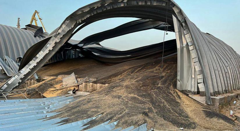 Az orosz hadsereg két fekete-tengeri ukrán kikötőt támadott