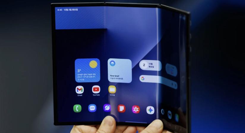 Hiába brutál drága, így is veszteséggel árulhatja a Samsung a háromfelé hajtható telefonját