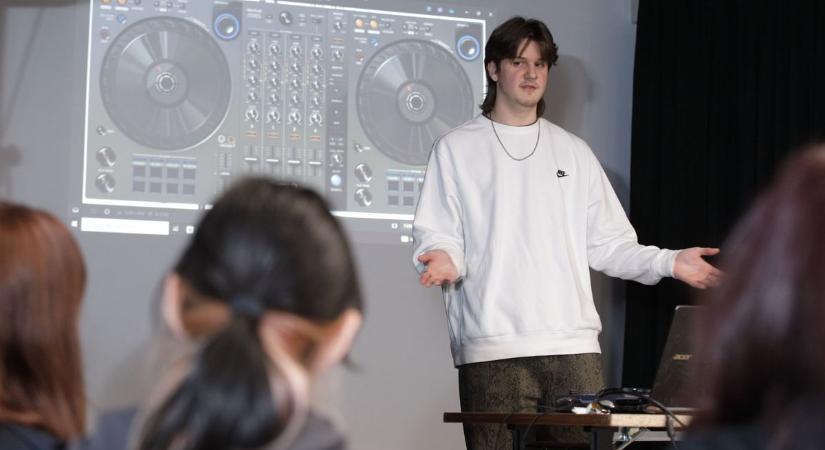 DJ oktatás várta az érdeklődőket Székesfehérváron