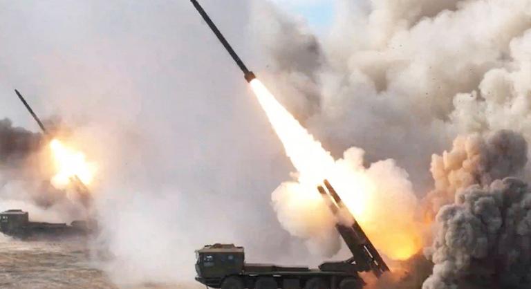 Kína rakétákat lőtt ki Tajvan partjainál, folytatódik a nagyszabású hadgyakorlat