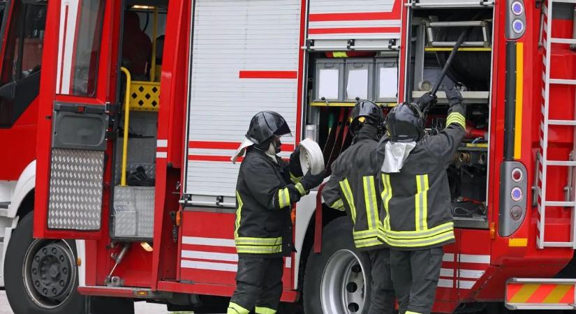 Baleset történt az M3-ason, a tűzoltók is a helyszínre siettek