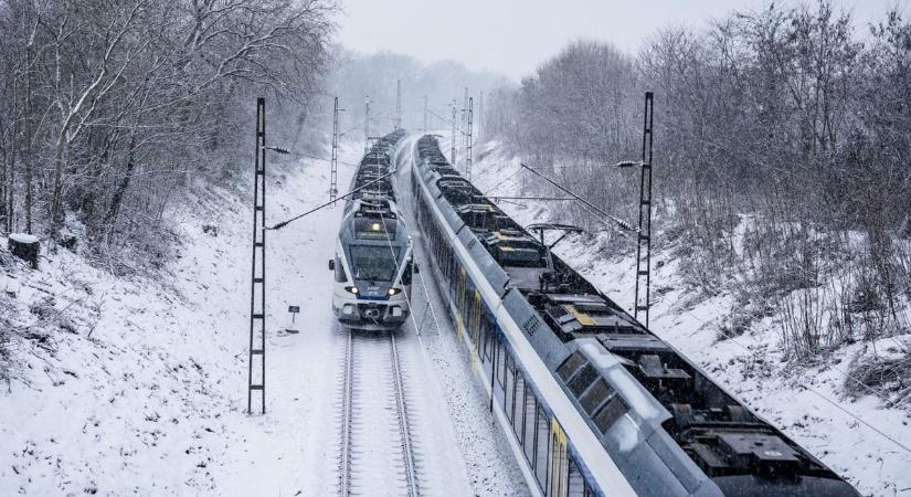 Minél többen vesznek jegyet előre, annál több vonat indul — a MÁV az év utolsó napjaiban is mindenkit hazajuttat