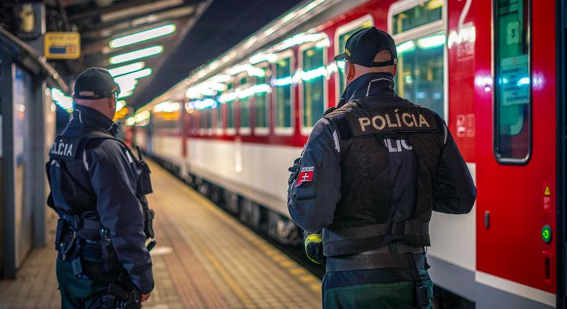 Szilveszter ide vagy oda, a vonaton akkor is viselkedni kell