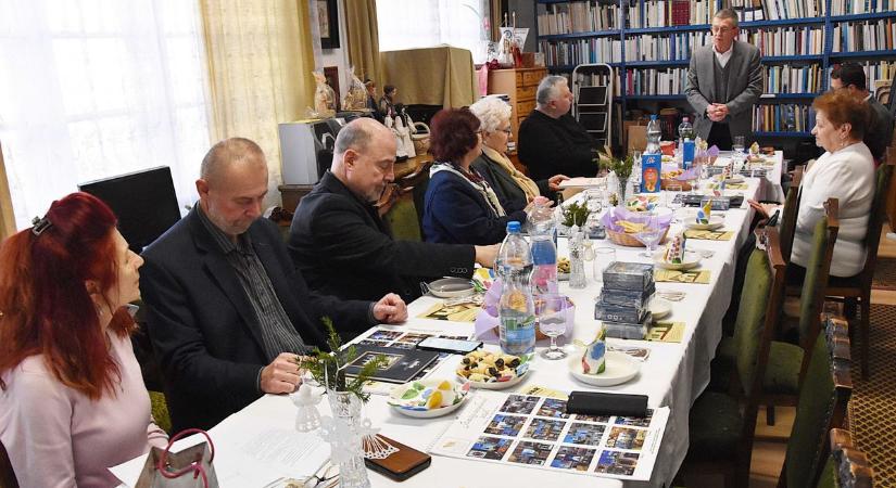 Senki nem úszta meg, mindenkit megvesszőztek az évzáró találkozón – galériával