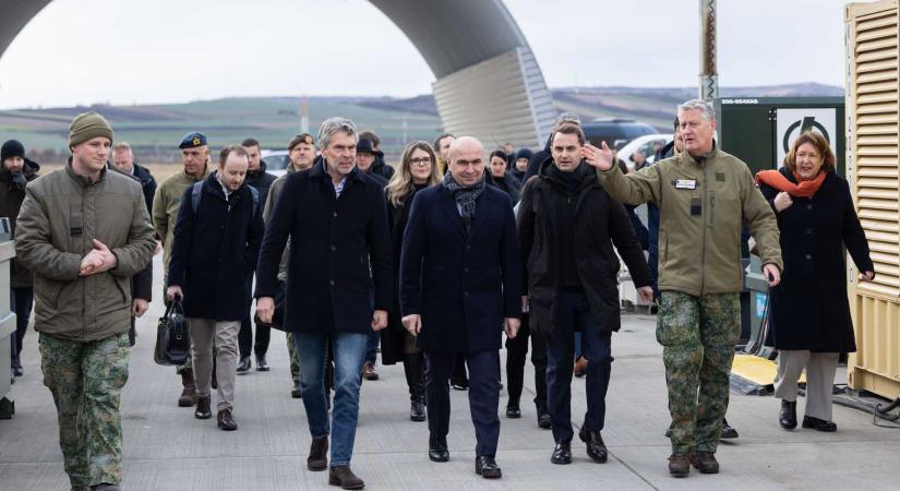 Az aranyosgyéresi légi támaszpontra látogatott a román és a holland kormányfő